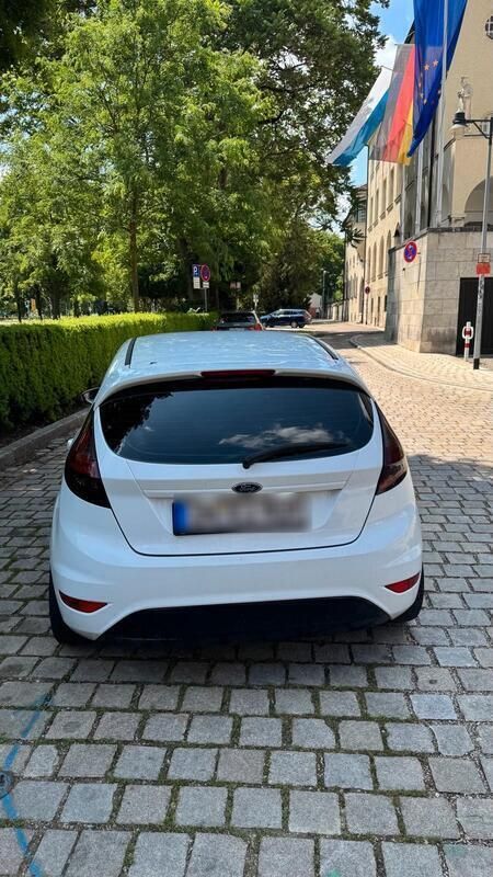 Weiß Gebraucht 2009 Ford Fiesta Kleinwagen | 4.200 € (Teuer) - Bild 1/4