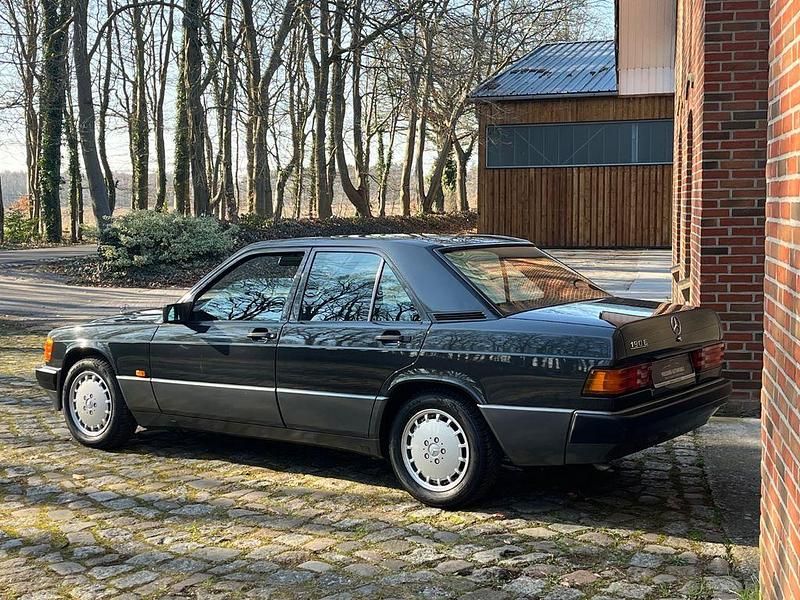 Gebraucht Mercedes 190 132 PS (97 kW) 1991 Schwarz Limousine