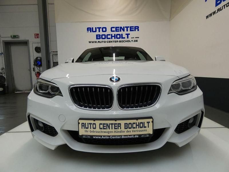 Weiß Gebraucht 2016 BMW 218 M Sport Coupé | 17.700 € (Guter Preis) - Bild 1/4