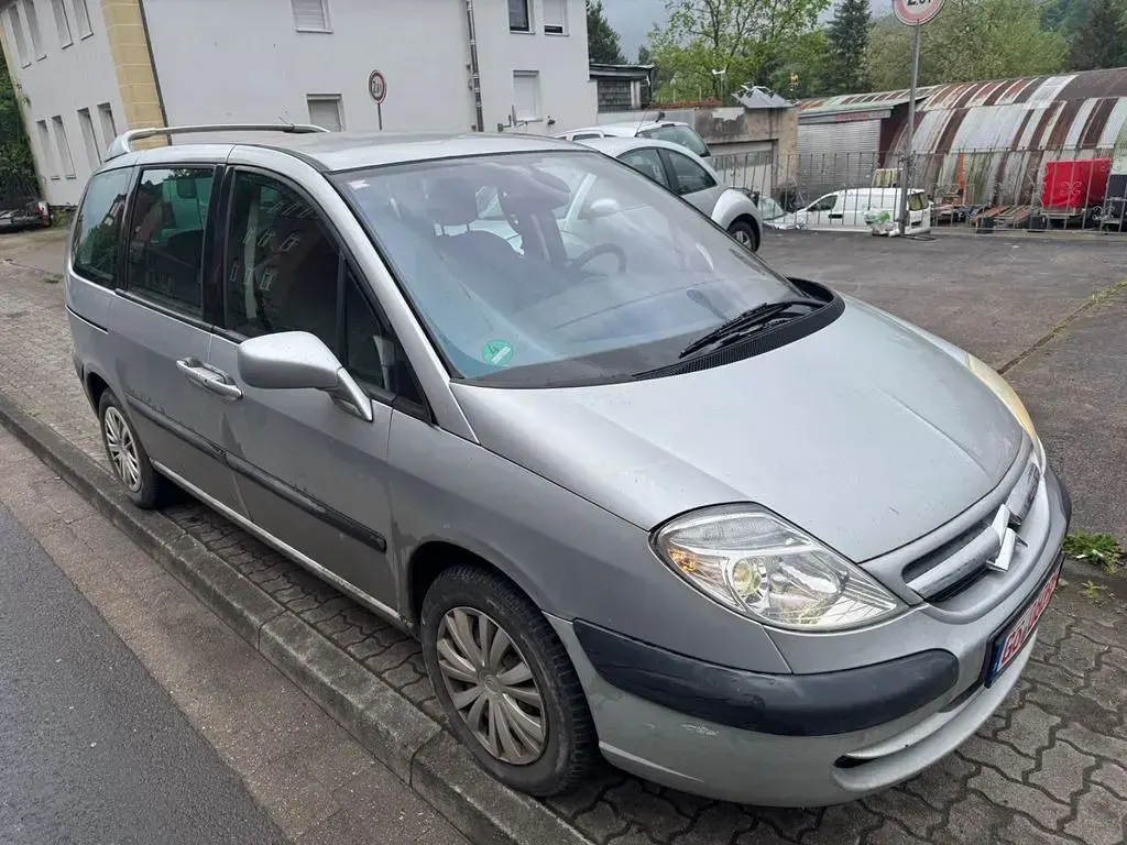 Używany Citroën C8 Exclusive 128 KM (94 kW) 2005 Srebrny Minivan