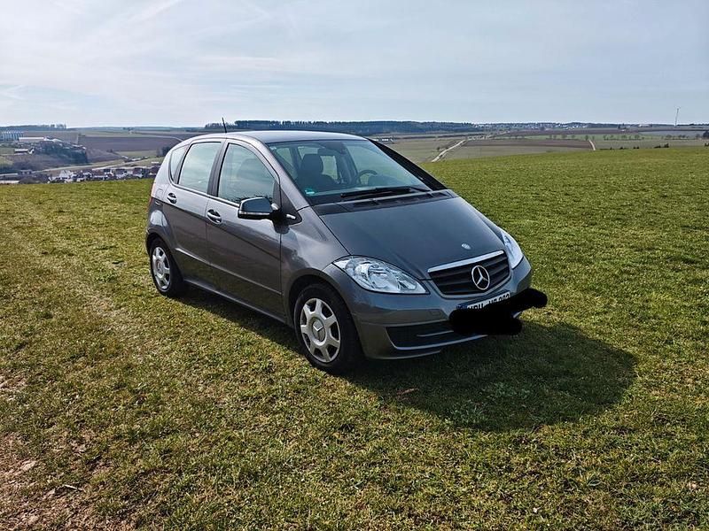 Gebraucht Mercedes A160 95 PS (69 kW) 2012 Grau Van / Kleinbus
