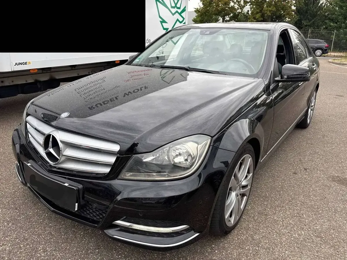 Gebraucht Mercedes C250 Avantgarde 204 PS (150 kW) 2012 Obsidianschwarz  metalliclack Limousine