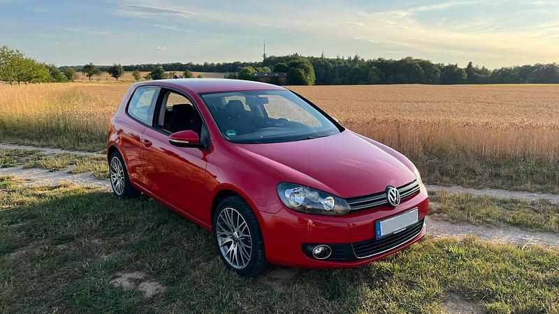 Rot Gebraucht 2009 VW Golf VI Coupé | 4.990 € (Fairer Preis) - Bild 1/4