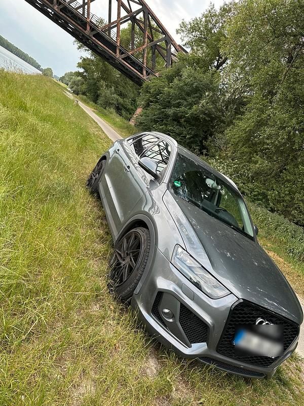 Grau Gebraucht 2011 Audi Q3 SUV | 13.900 € (Etwas zu teuer) - Bild 1/4