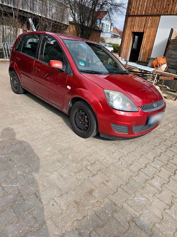 Gebraucht Ford Fiesta 80 PS (58 kW) 2008 Rot Kleinwagen