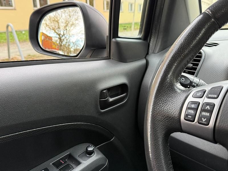 Usado Suzuki Splash 65 HP (47 kW) 2009 Prateado Citadino