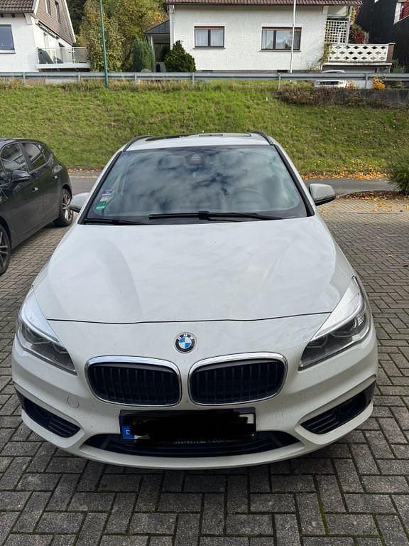 Weiß Gebraucht 2018 BMW 218 Sport Line SUV | 13.999 € (Fairer Preis) - Bild 1/4