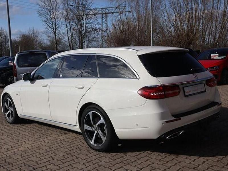 Gebraucht Mercedes E220 194 PS (142 kW) 2019 Weiss Kombi