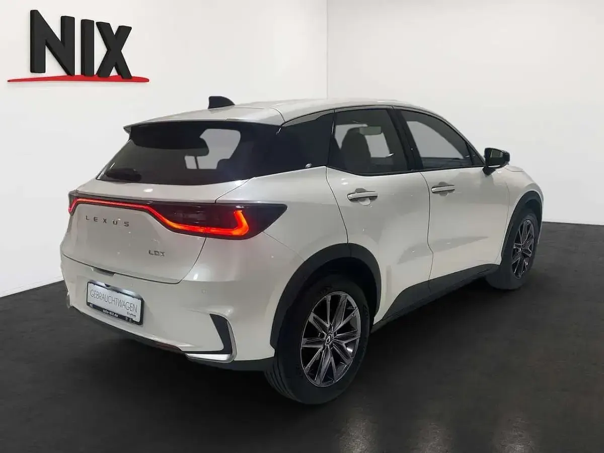 Gebraucht Lexus LBX 136 PS (100 kW) 2024 Weiß SUV