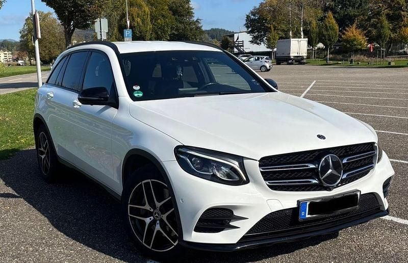 Weiß Gebraucht 2017 Mercedes GLC350 AMG line SUV | 23.300 € (Guter Preis) - Bild 1/4