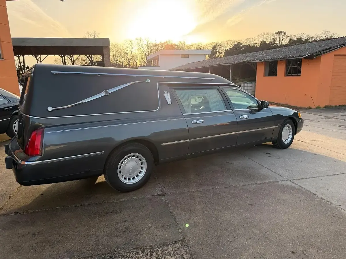 Gebraucht Lincoln Town Car 242 PS (177 kW) 2000 Grau Limousine