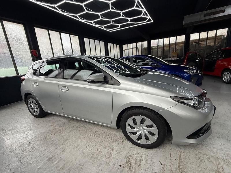 Gebraucht Toyota Auris Comfort 116 PS (85 kW) 2016 Silber Limousine