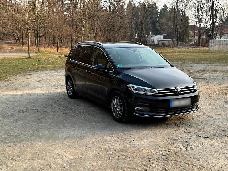 Gebraucht VW Touran Highline 150 PS (110 kW) 2020 Schwarz Van / Kleinbus