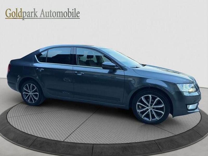 Usado Skoda Octavia 110 HP (80 kW) 2015 Prateado Sedan