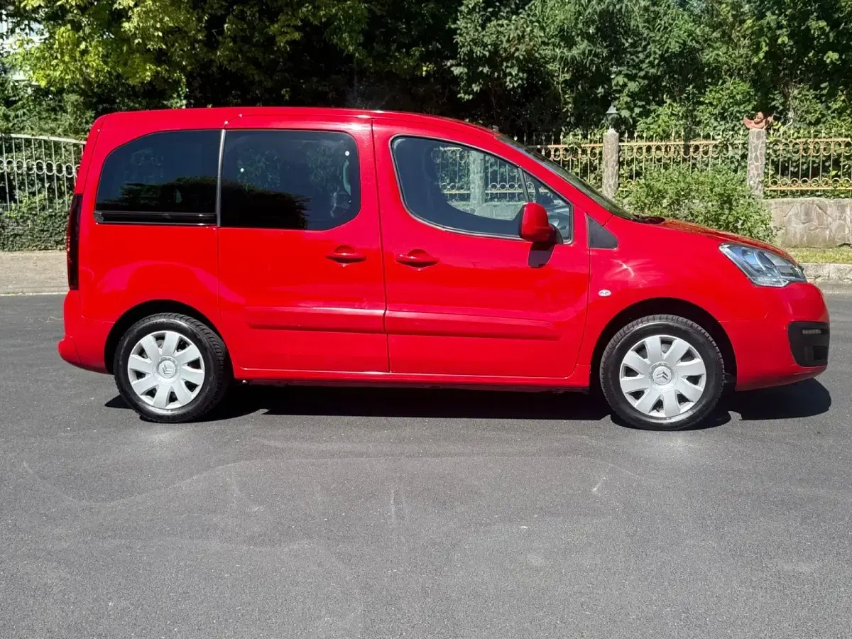 Gebraucht Peugeot TePee Active 99 PS (72 kW) 2018 Rot Van / Kleinbus
