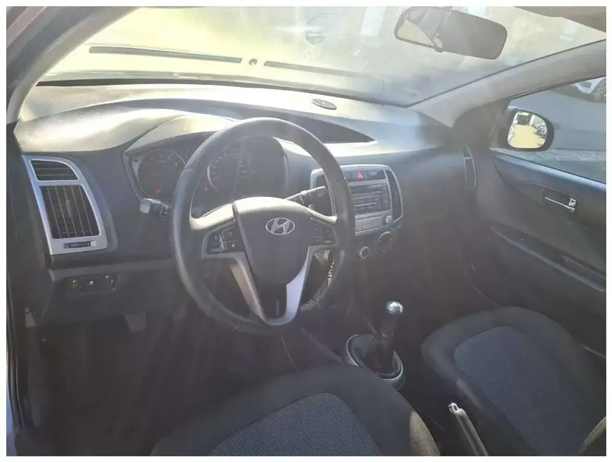 Gebraucht Hyundai i20 Edition 86 PS (63 kW) 2013 Grau Kleinwagen