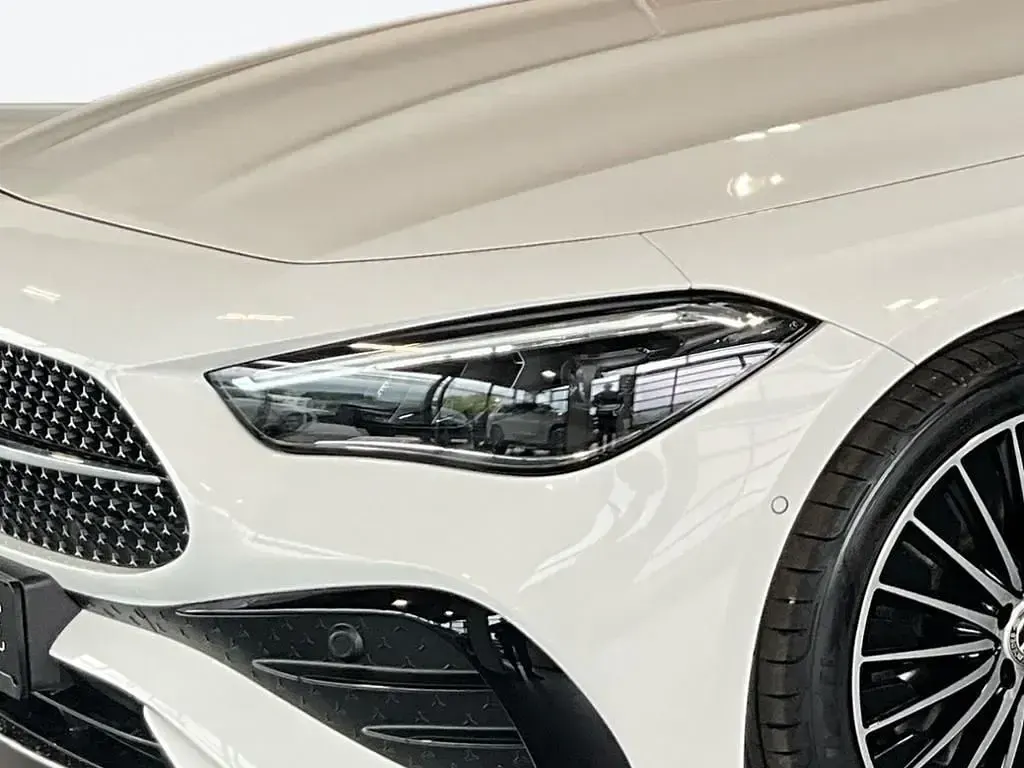 Gebraucht Mercedes CLE220 AMG 197 PS (144 kW) 2025 Weiß Cabrio