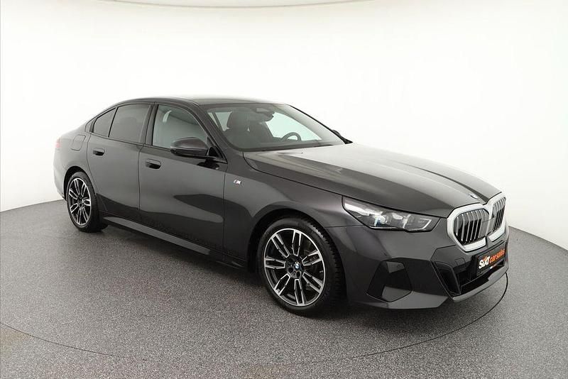 Gebraucht BMW 520 M Sport 197 PS (144 kW) 2025 Grau Limousine