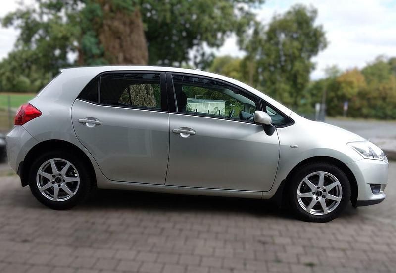 Gebraucht Toyota Auris Team 97 PS (71 kW) 2008 Silber Limousine
