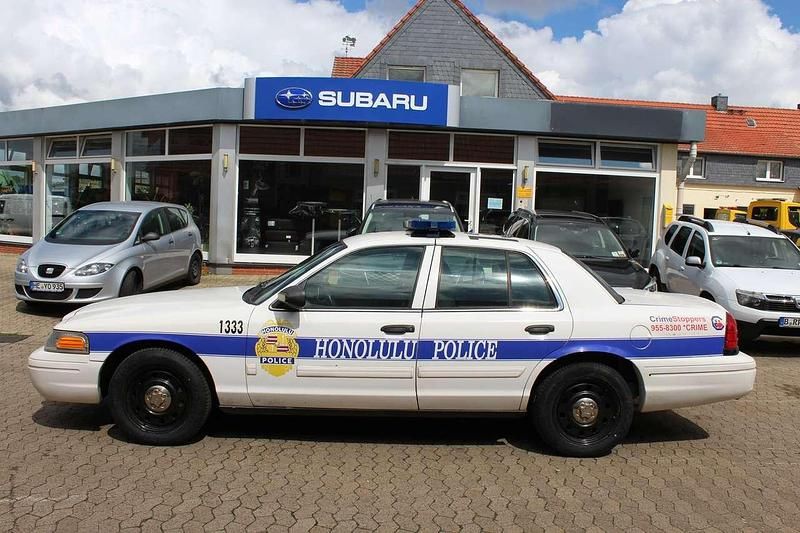 Second-hand Ford Crown 253 CP (186 kW) 2011 Alb Berlinǎ