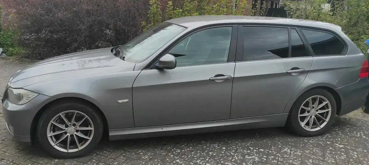 Gebraucht BMW 320 184 PS (135 kW) 2010 Grau Kombi