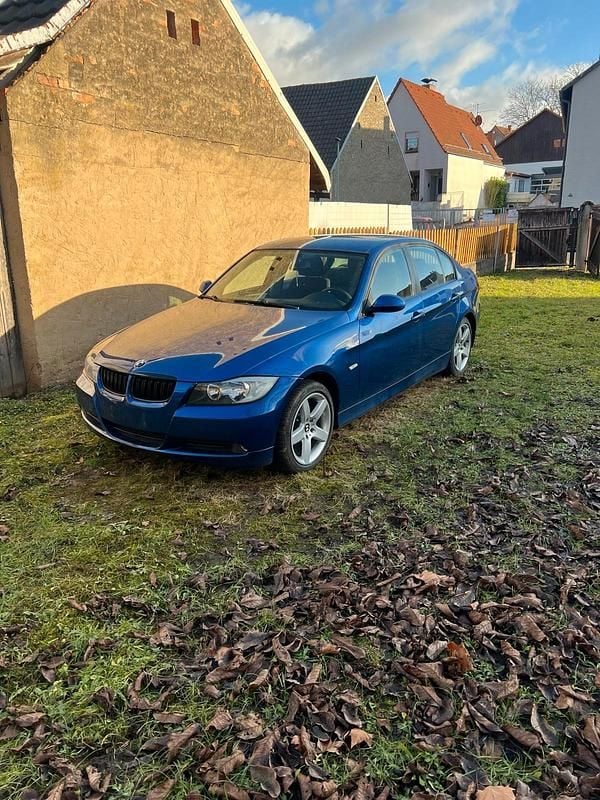 Blau Gebraucht 2007 BMW 318 Limousine | 1.600 € (Superpreis) - Bild 1/4