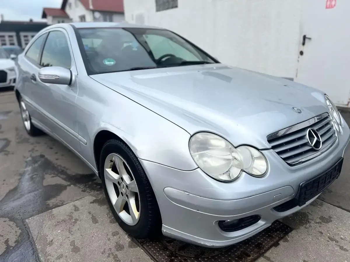 Gebraucht Mercedes C220 150 PS (110 kW) 2005 Iridiumsilber  metalliclack Coupé