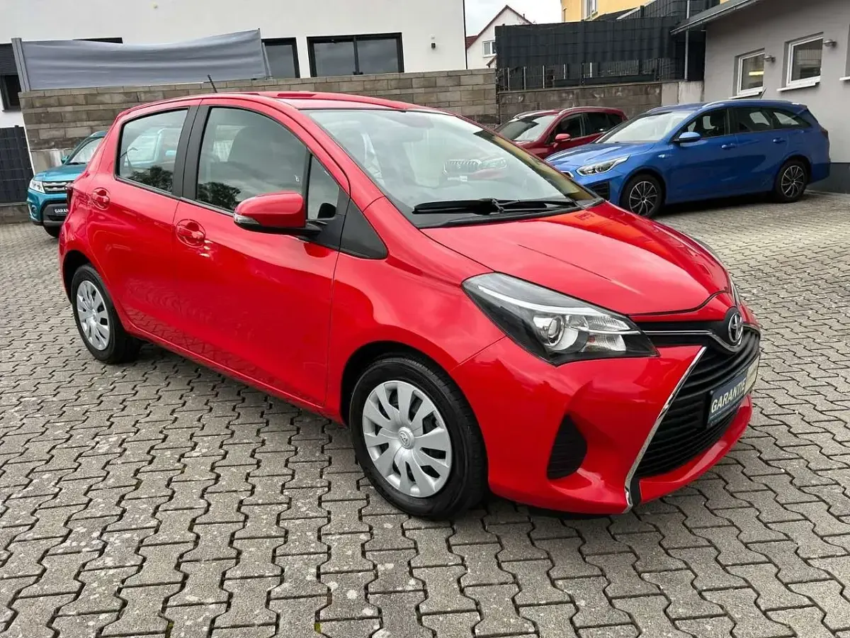 Gebraucht Toyota Yaris Multidrive S 99 PS (72 kW) 2016 Super red v Kleinwagen
