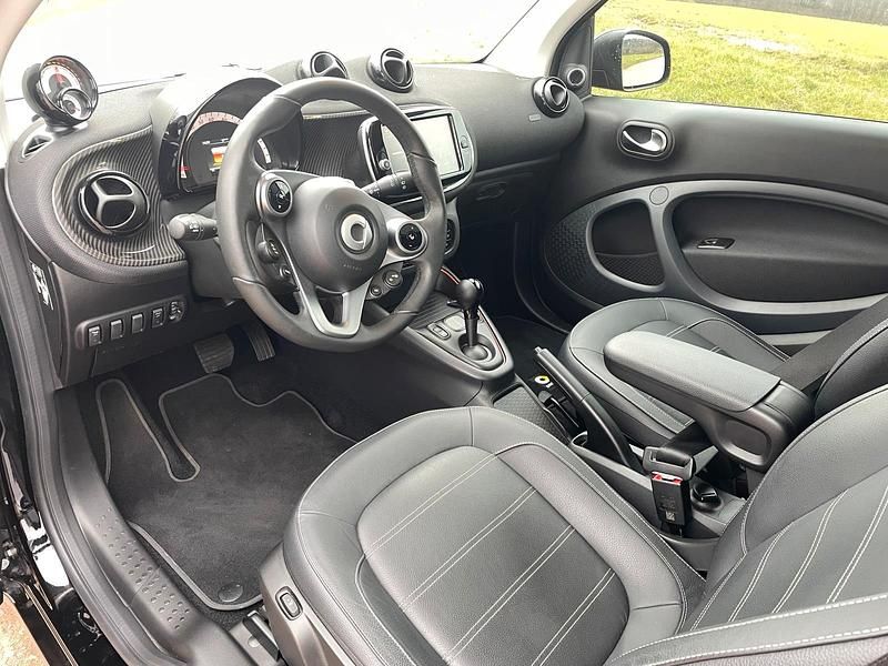 Gebraucht Smart ForTwo Coupé 66 kW (90 PS) 2022 Schwarz Kleinwagen