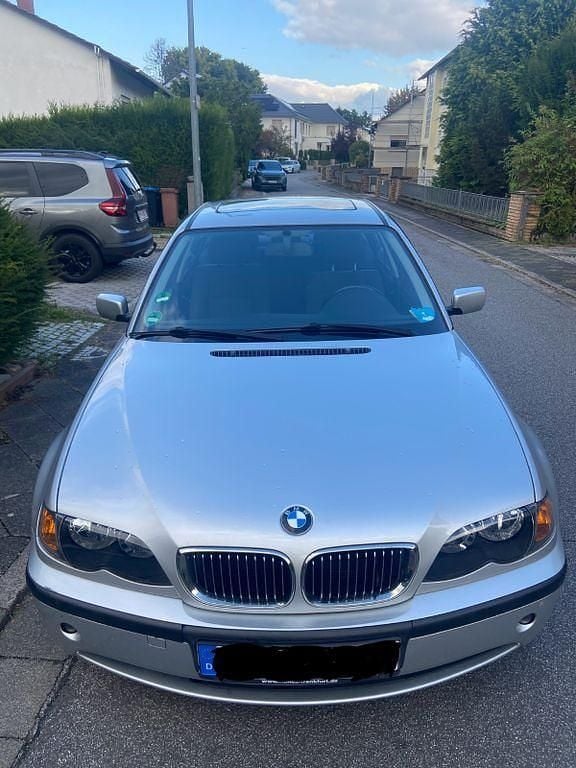 Grau Gebraucht 2005 BMW 316 Limousine | 2.600 € (Fairer Preis) - Bild 1/4