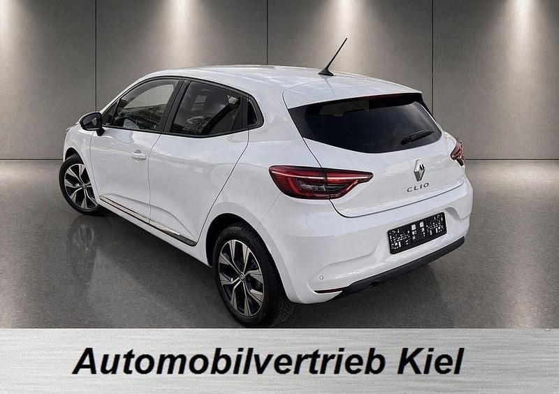 Second-hand Renault Clio V Evolution 67 CP (49 kW) 2023 Alb Berlinǎ