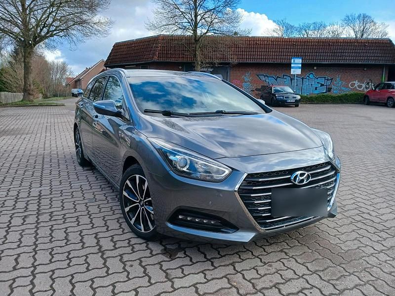 Gebraucht Hyundai i40 116 PS (85 kW) 2016 Grau Kombi