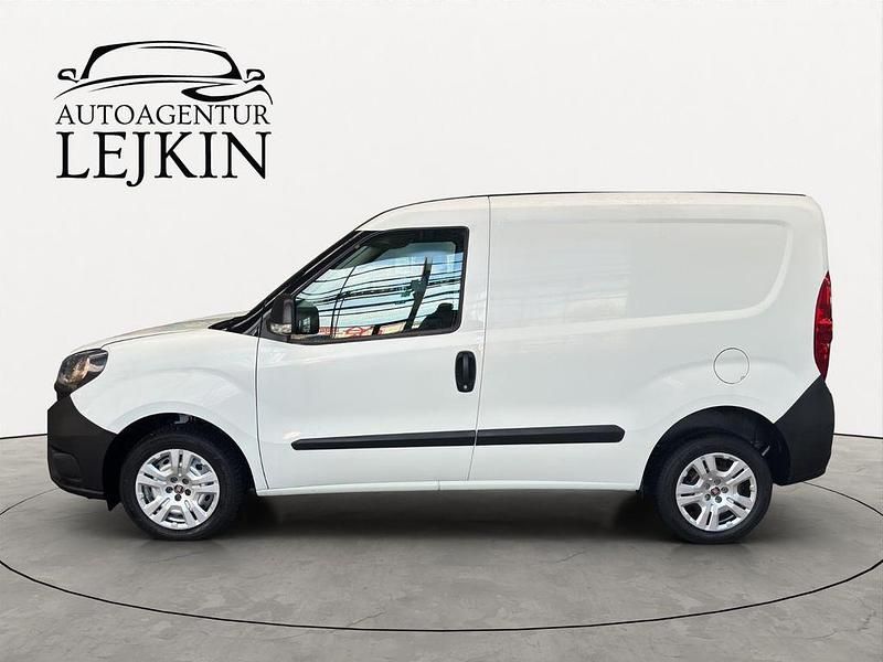 Gebraucht Fiat Doblò 95 PS (69 kW) 2021 Weiß Van / Kleinbus