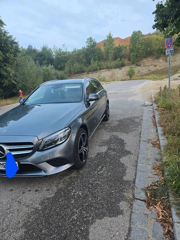 Grau Gebraucht 2018 Mercedes C220 Limousine | 21.500 € (Fairer Preis) - Bild 1/4
