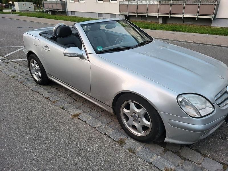Silber Gebraucht 2003 Mercedes SLK200 Edition Cabrio | 2.500 € (Superpreis) - Bild 1/4