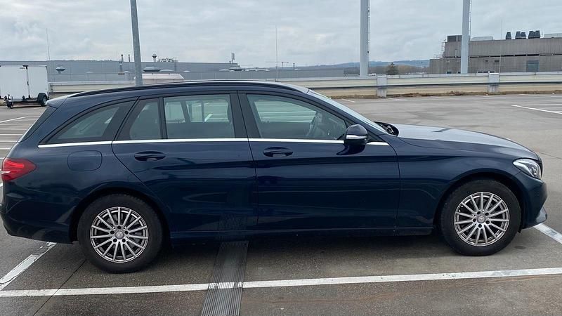 Gebraucht Mercedes 220 170 PS (125 kW) 2015 Blau Kombi