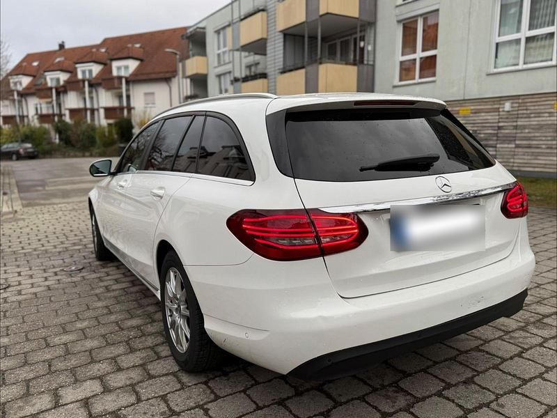 Gebraucht Mercedes C220 194 PS (142 kW) 2019 Weiß Kombi