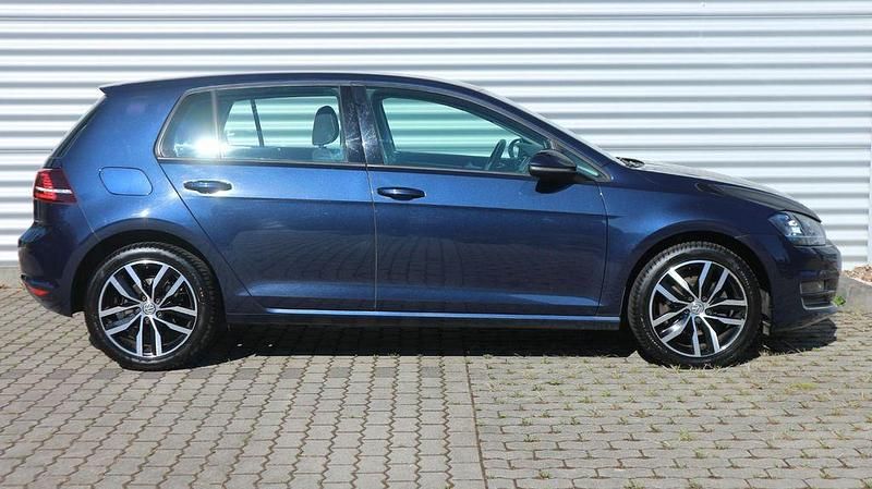 Gebraucht VW Golf VII Highline 125 PS (91 kW) 2016 Blau Limousine