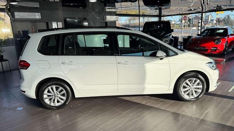 Gebraucht VW Touran Comfortline 150 PS (110 kW) 2019 Weiß Van / Kleinbus