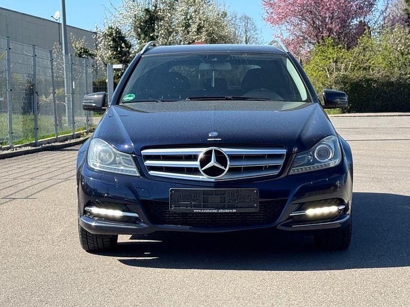 Gebraucht Mercedes C220 170 PS (125 kW) 2012 Blau Kombi