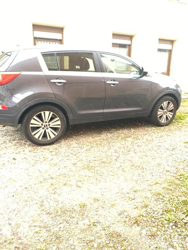 Grau Gebraucht 2015 Kia Sportage SUV | 14.000 € (Fairer Preis) - Bild 1/1