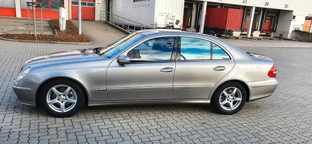 Gebraucht Mercedes E320 Avantgarde 224 PS (164 kW) 2006 Beige Limousine