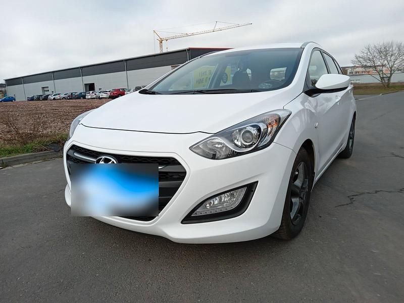Gebraucht Hyundai i30 101 PS (74 kW) 2017 Weiß Kombi