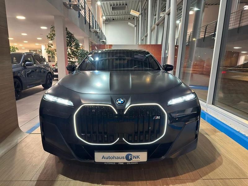 Gebraucht BMW M760e Performance 381 PS (280 kW) 2023 Grau Limousine