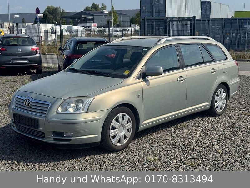 Grün Gebraucht 2003 Toyota Avensis Sol Kombi | 2.990 € (Fairer Preis) - Bild 1/4