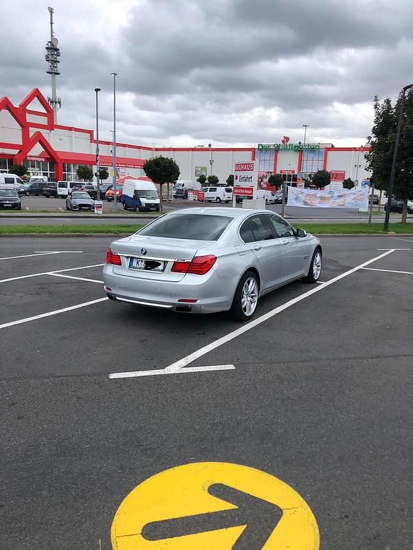 Gebraucht BMW 750 408 PS (300 kW) 2009 Silber Limousine