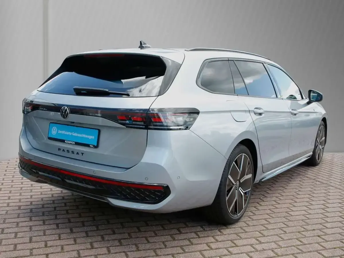 Gebraucht VW Passat R-line 265 PS (194 kW) 2025 Silber Kombi