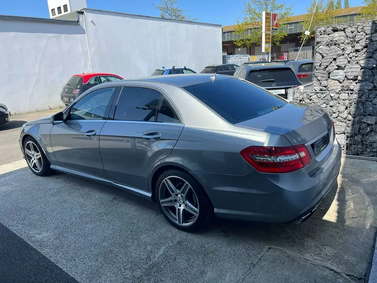Gebraucht Mercedes E63 AMG AMG 525 PS (386 kW) 2010 Palladiumsilber  metalliclack Limousine