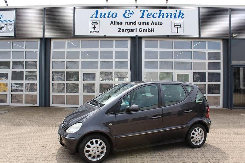 Grau Gebraucht 2002 Mercedes A160 Elegance Limousine | 5.890 € - Bild 1/4