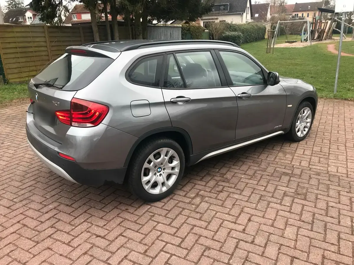 Gebraucht BMW X1 143 PS (105 kW) 2012 Grau SUV
